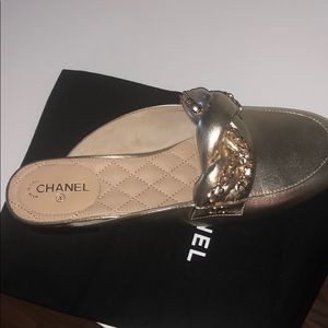 Chanel mules, gold chain